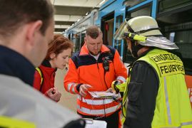 Schwerer Unfall Rettungskraefte Uebten In Jena Den Ernstfall 12